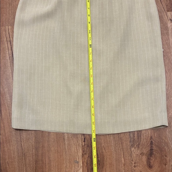 Le Suit Lined Tan Pin Strip Women's Blazer and Skirt Set - Picture 10 of 16